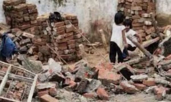 दुखद: मकान की छत गिरने से एक ही परिवार के छह लोगों की दर्दनाक मौत #tauqeerfaridi 